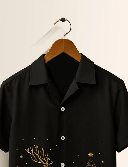 Black Deer & Christmas Tree Graphic Short Sleeve Shirt – Festive Casual Button Shirt for Men