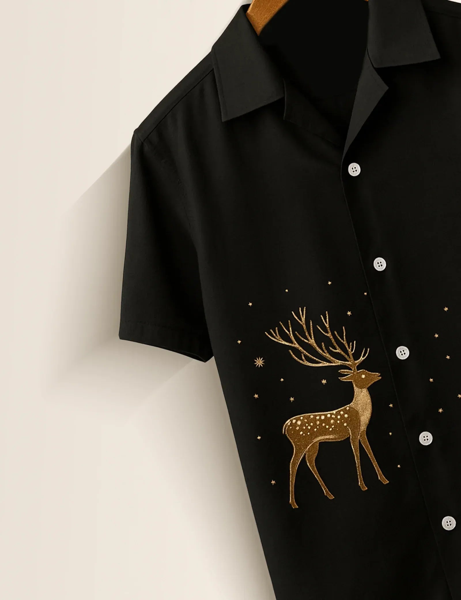 Black Deer & Christmas Tree Graphic Short Sleeve Shirt – Festive Casual Button Shirt for Men